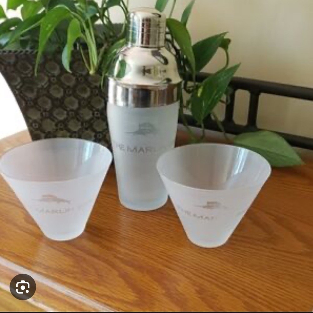 RARE Tommy Bahama “The Marlin Bar” Martini Set- Frosted Glass Shaker, 2 Glasses